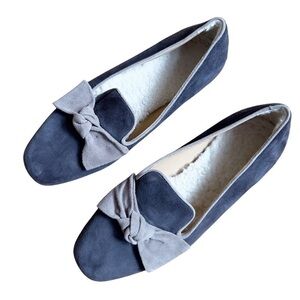 Ugg: Women's Sherpa Lined Tan and Gray Slip On Suede Bow Loafers Size 10